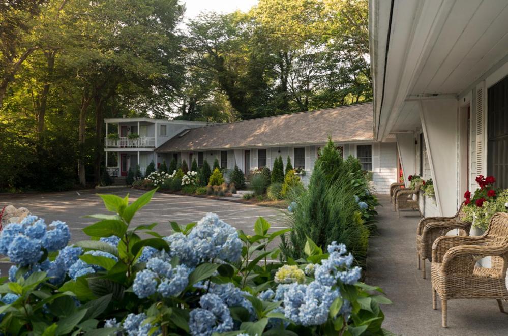 Treehouse Lodge Woods Hole Exterior photo