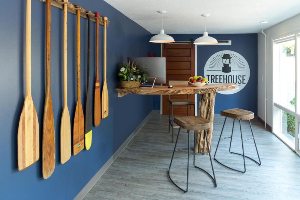 Treehouse Lodge Woods Hole Exterior photo