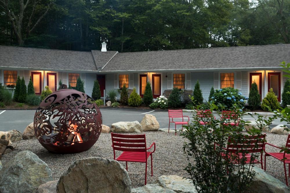 Treehouse Lodge Woods Hole Exterior photo